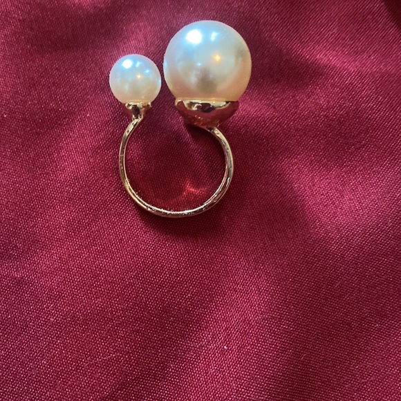 ❀ Elegant Chunky Triple Faux Pearl Adjustable Gold Ring - Picture 2 of 3